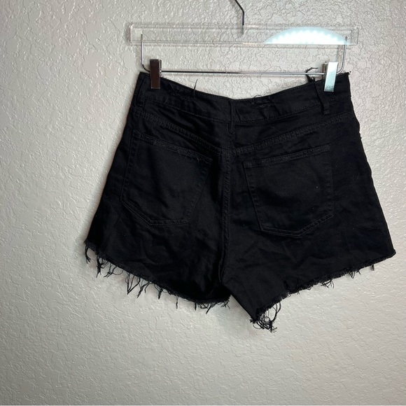 BNWOT Black Distressed Hem Shorts W/ Small Rips - Picture 4 of 7